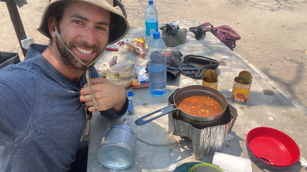A cyclist cooking rice with beans at the Nata pans